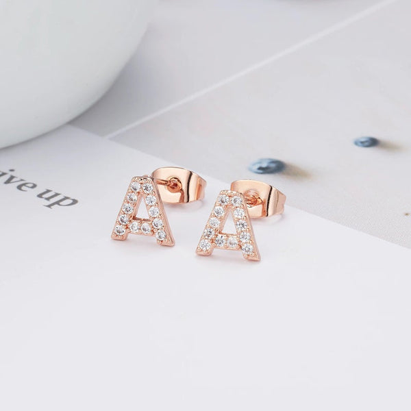 Schicke und dezente personalisierte Ohrstecker mit den Anfangsbuchstaben A-Z