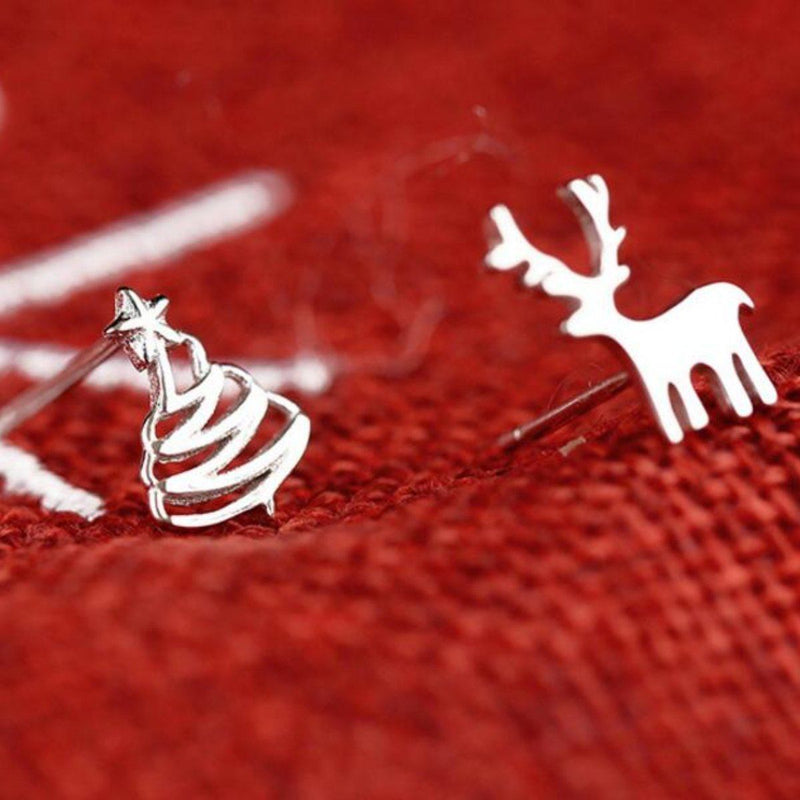 Asymmetrische Ohrringe mit Weihnachtsmann-Motiv