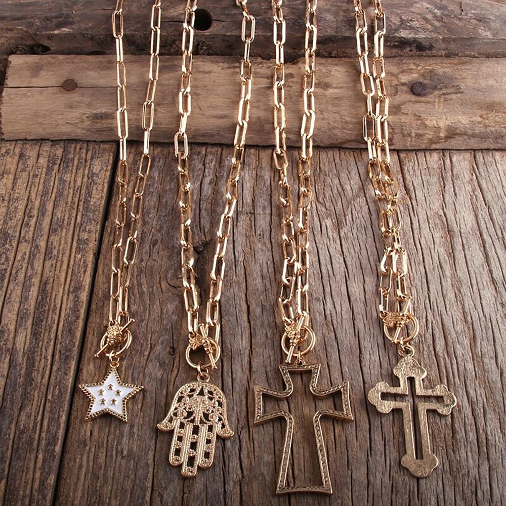 Klobige Goldkette mit Stern- und Kreuzanhänger