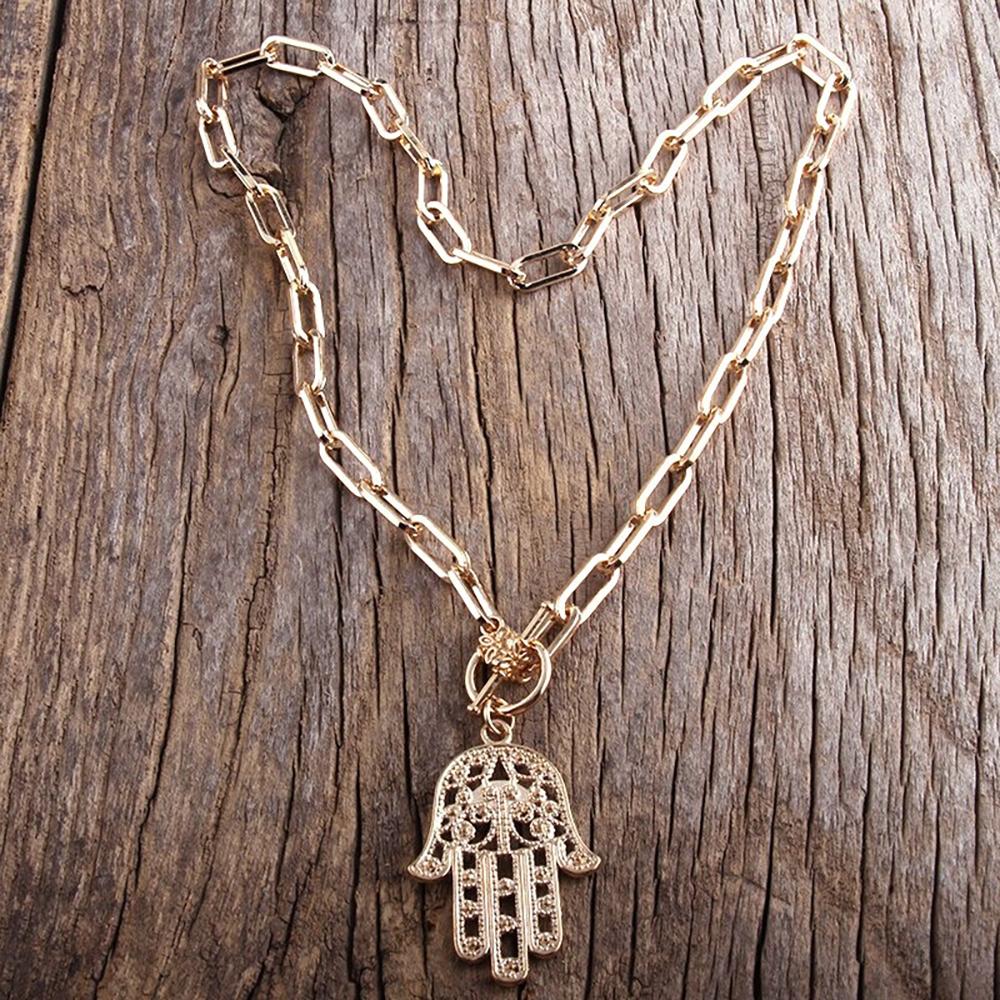 Klobige Goldkette mit Stern- und Kreuzanhänger