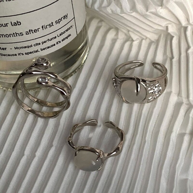 Klassische handgefertigte mythische funkelnde Mondstein-Zirkonringe