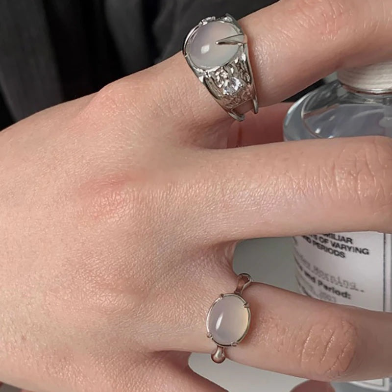 Klassische handgefertigte mythische funkelnde Mondstein-Zirkonringe