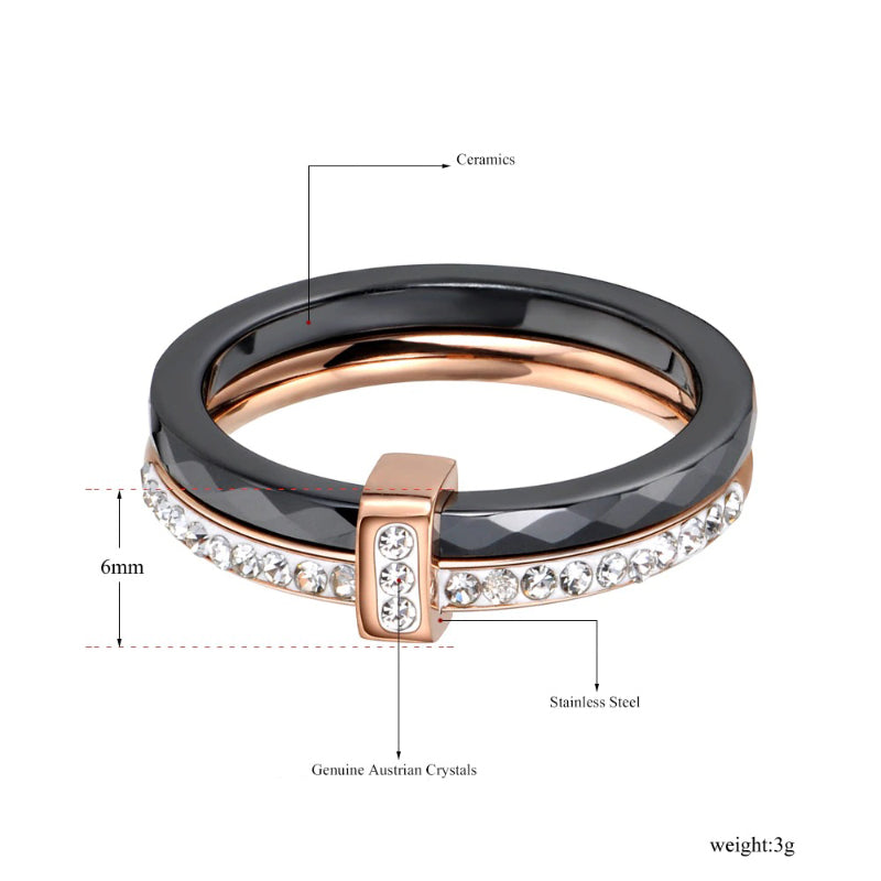 Klassische mehrschichtige, mit Strasssteinen verzierte Keramikringe