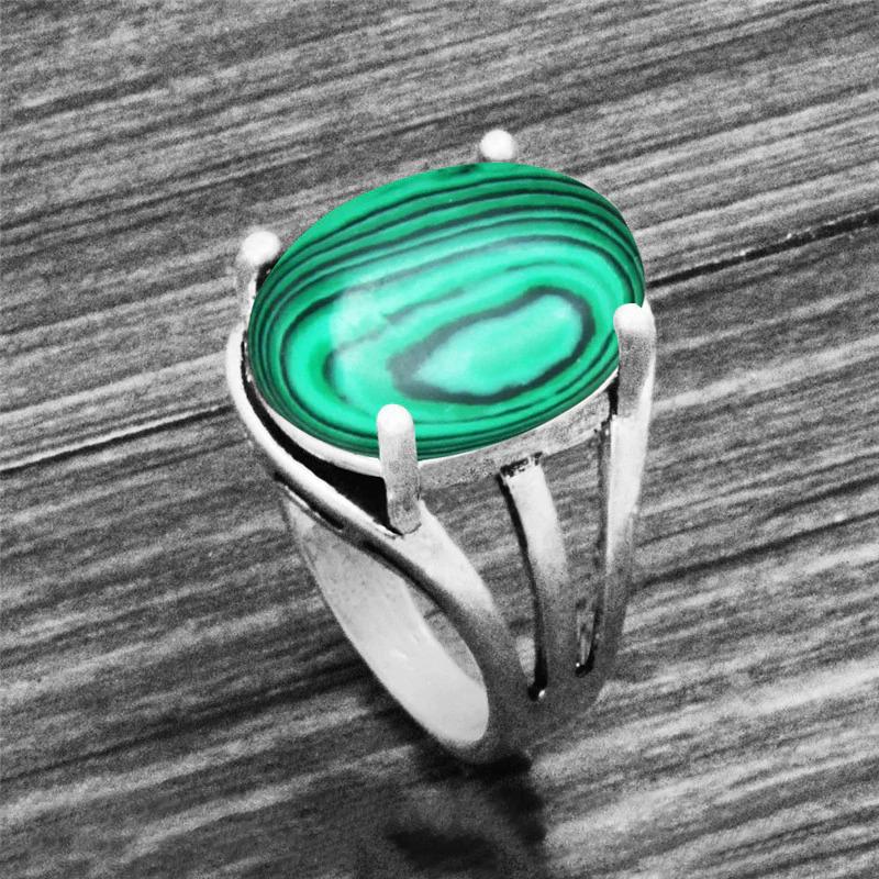 Klassische ovale Erdsteinringe