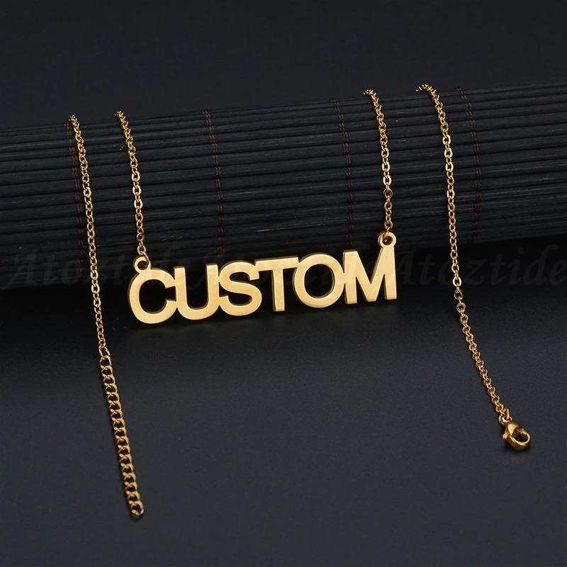 Klassische Halskette mit personalisiertem Anhänger