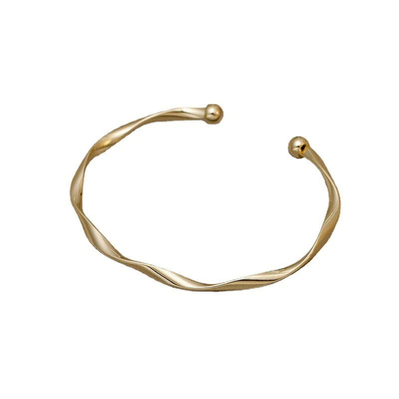 Klassische Armreife im Retro-Stil mit offener Manschette aus gedrehtem Metall