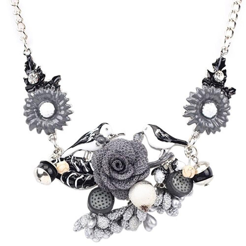 Statement-Halskette mit bunten Emaille-Blumen und Vögeln