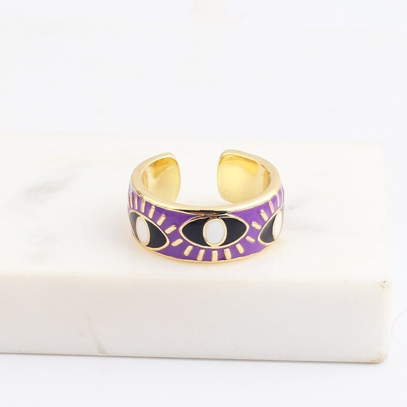 Farbenfrohe, gravierte Emaille-Ringe mit Glücksaugen