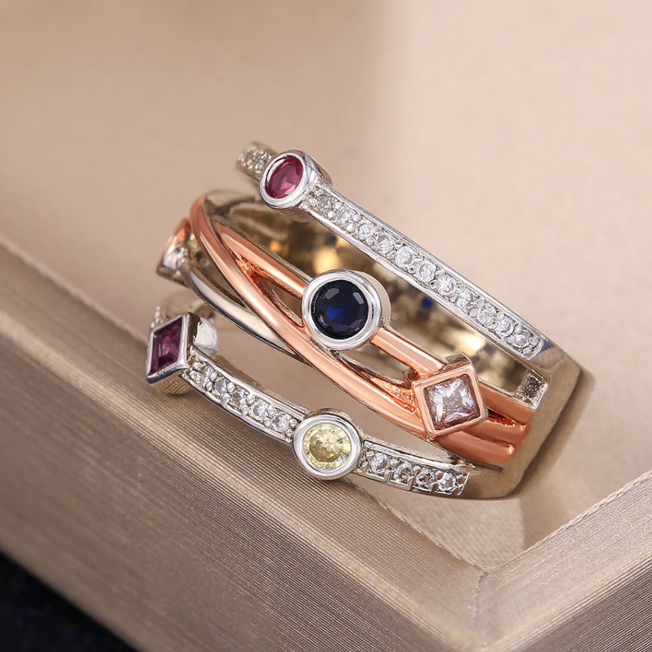 Bunte mehrreihige geometrische Zirkonia-Ringe mit Kreuzmuster