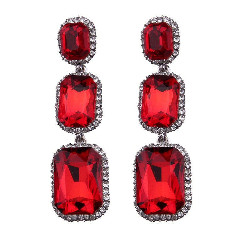 Lange, mit bunten Strasssteinen besetzte Tropfenohrringe