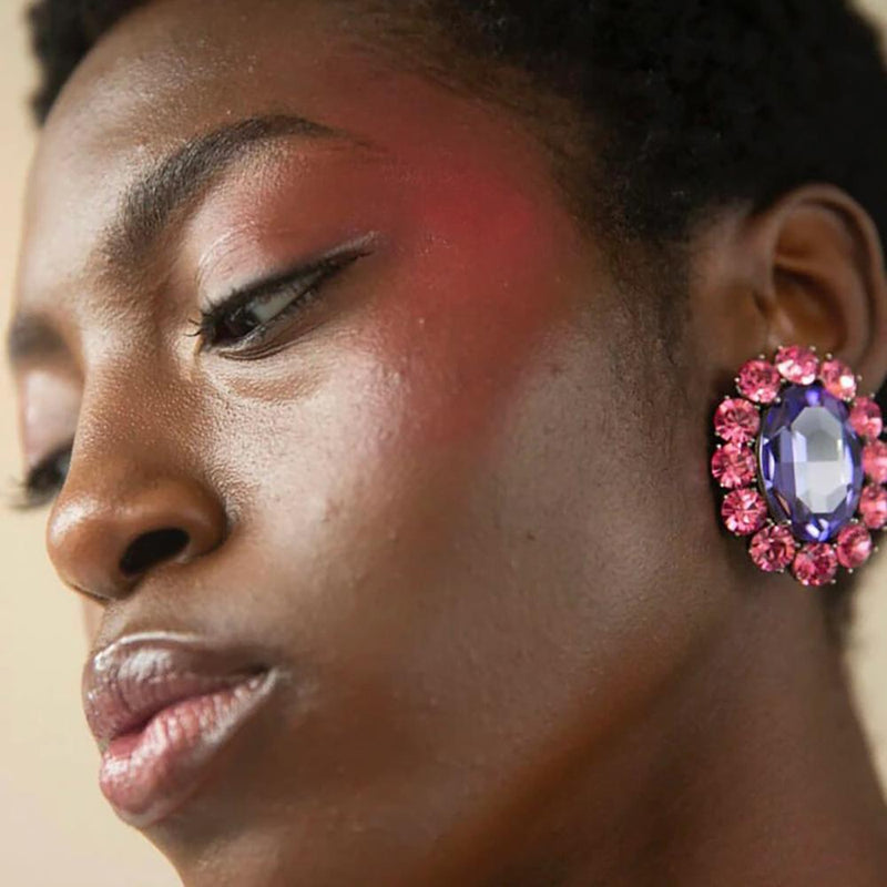 Große Ohrstecker mit bunten Strasssteinen