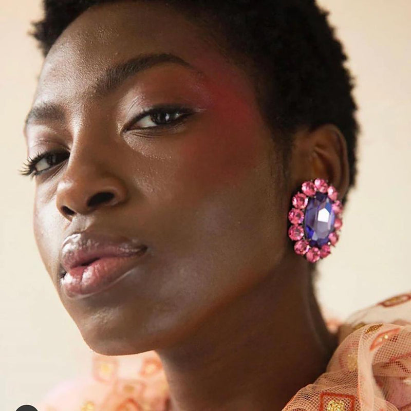 Große Ohrstecker mit bunten Strasssteinen