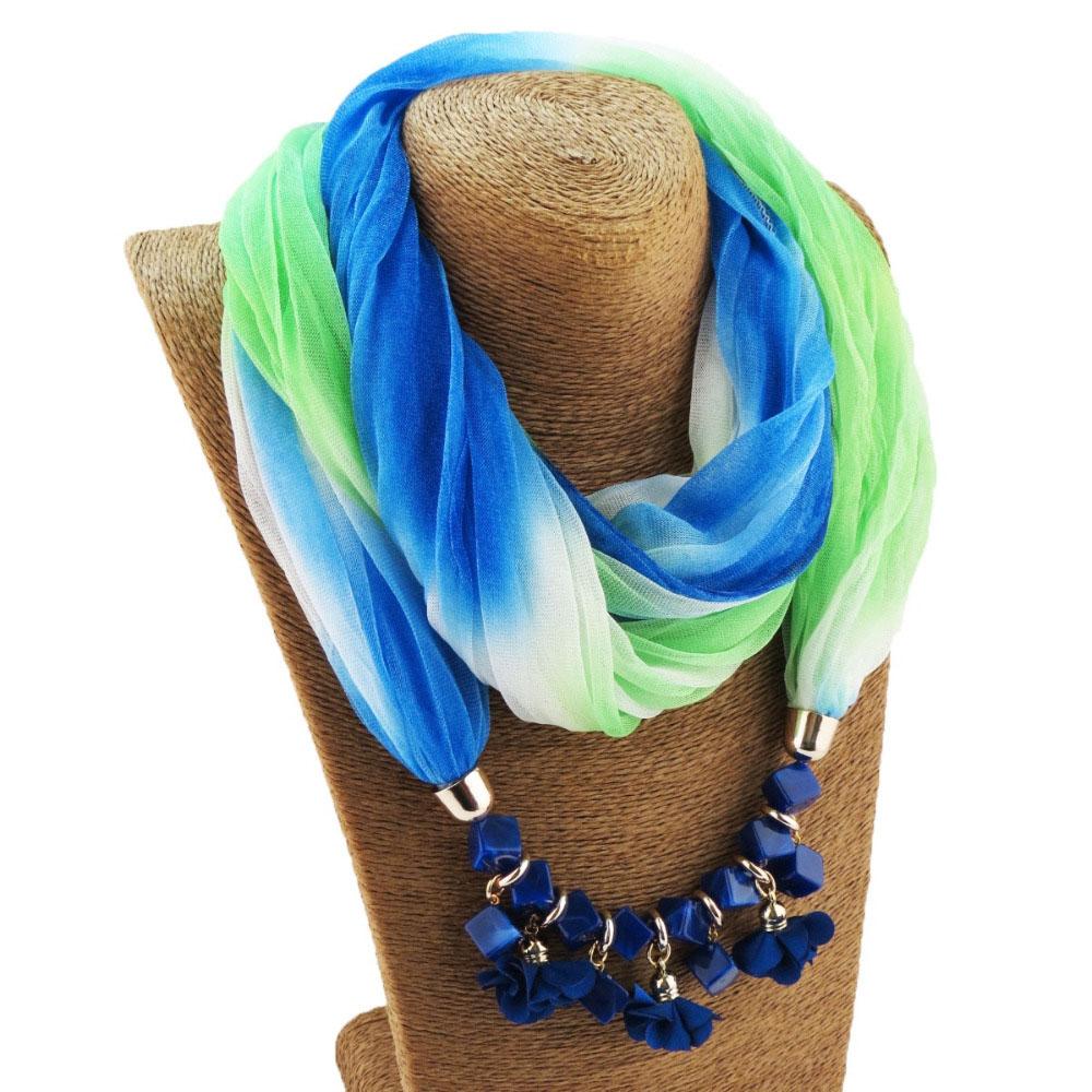 Farbenfroher Sommer-Chiffonschal mit geometrischen Blumenperlen