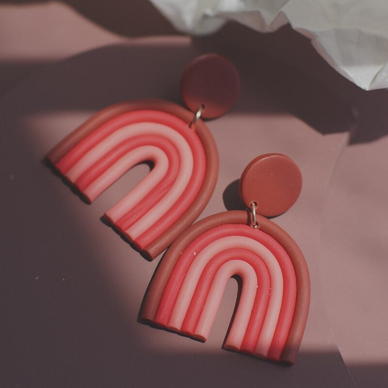 Bunte U-förmige hängende süße modische Tropfenohrringe