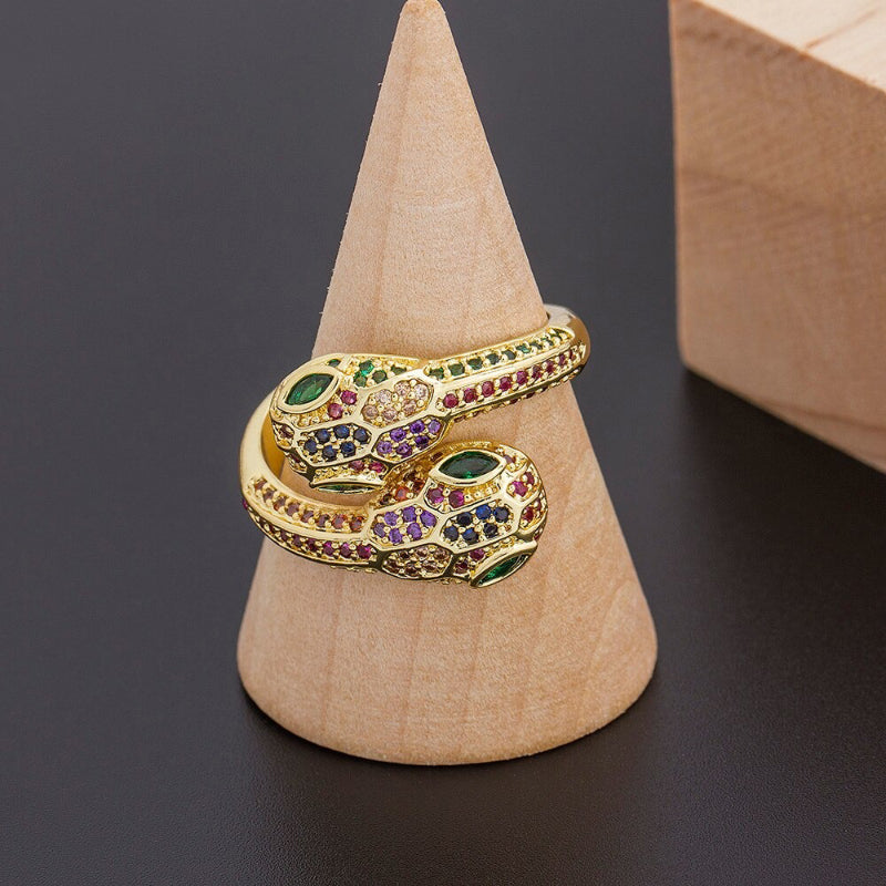 Bunte, mit Zirkonen besetzte, verstellbare Ringe in Schlangenform