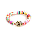 Bunte, mit Zirkonen besetzte, personalisierte Charm-Armbänder mit den Initialen A-Z