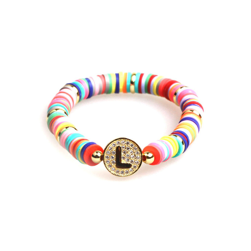 Bunte, mit Zirkonen besetzte, personalisierte Charm-Armbänder mit den Initialen A-Z