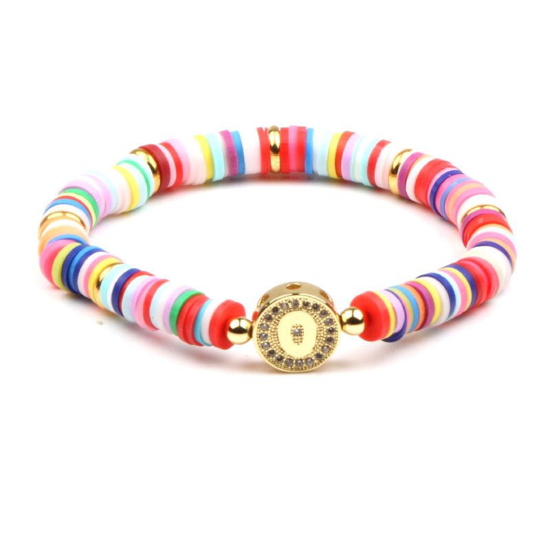 Bunte, mit Zirkonen besetzte, personalisierte Charm-Armbänder mit den Initialen A-Z