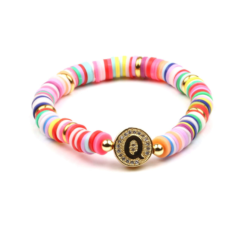 Bunte, mit Zirkonen besetzte, personalisierte Charm-Armbänder mit den Initialen A-Z