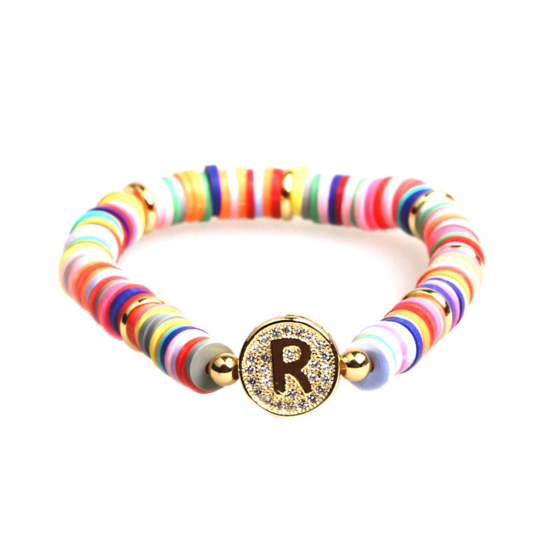 Bunte, mit Zirkonen besetzte, personalisierte Charm-Armbänder mit den Initialen A-Z