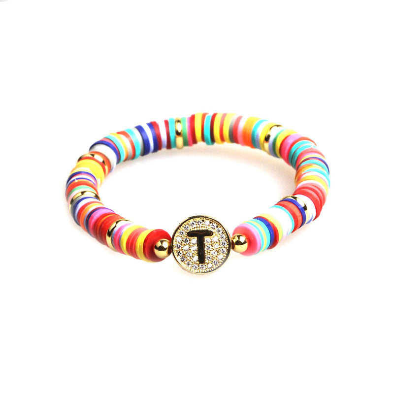Bunte, mit Zirkonen besetzte, personalisierte Charm-Armbänder mit den Initialen A-Z