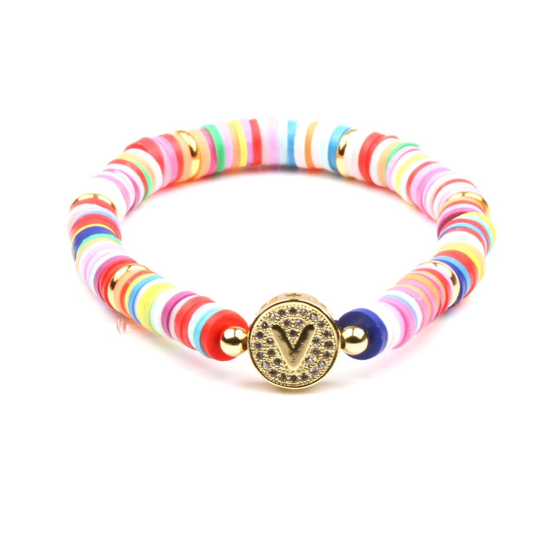 Bunte, mit Zirkonen besetzte, personalisierte Charm-Armbänder mit den Initialen A-Z