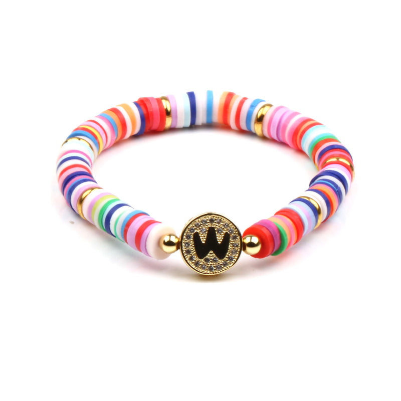 Bunte, mit Zirkonen besetzte, personalisierte Charm-Armbänder mit den Initialen A-Z