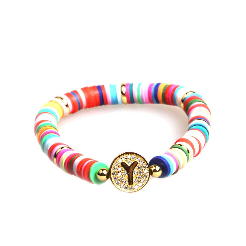 Bunte, mit Zirkonen besetzte, personalisierte Charm-Armbänder mit den Initialen A-Z