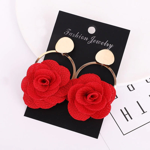 Bunte und süße Blumen-Ohrhänger in voller Blüte