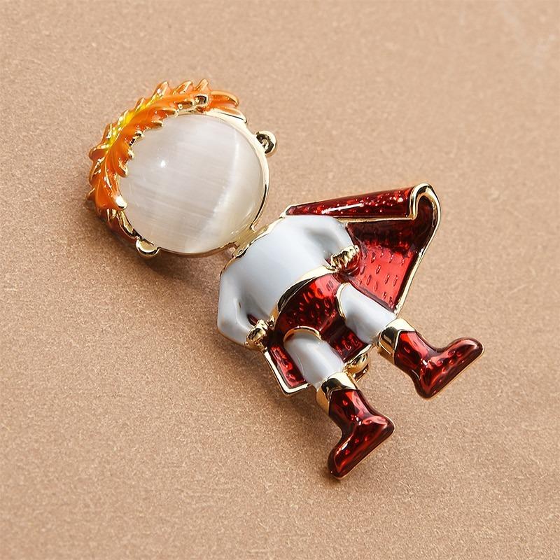 Kreative Emaille-Brosche mit Superhelden-Motiv.