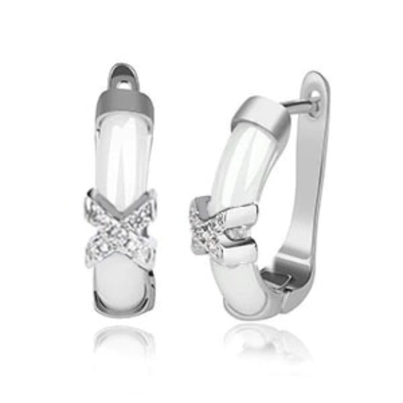 U-förmige Clip-Ohrringe aus Keramik mit Kreuz und X-Strassverzierung