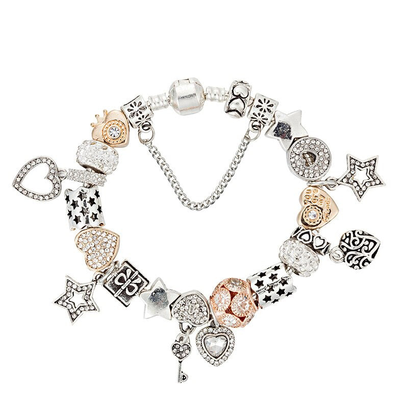 Mit Kristallen besetzte Armreifen mit Stern- und Herzperlen