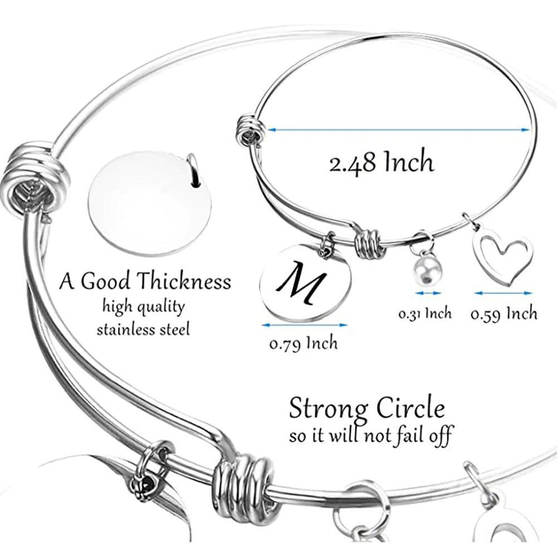 Personalisieren Sie Armreifen mit Anfangsbuchstaben und Perlen- und Herzanhängern