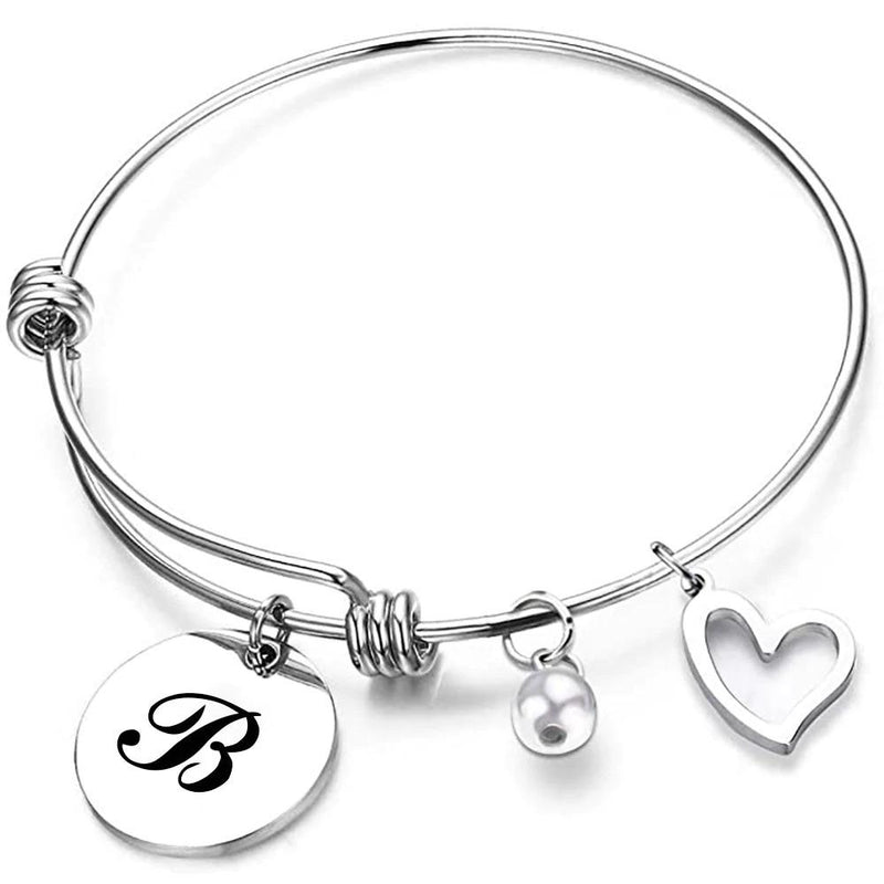 Personalisieren Sie Armreifen mit Anfangsbuchstaben und Perlen- und Herzanhängern