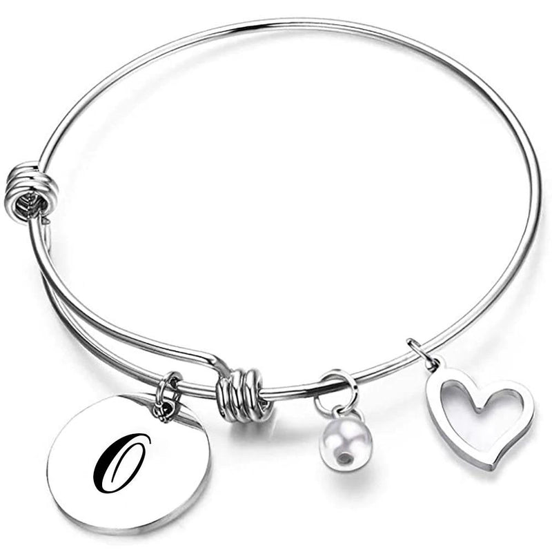 Personalisieren Sie Armreifen mit Anfangsbuchstaben und Perlen- und Herzanhängern