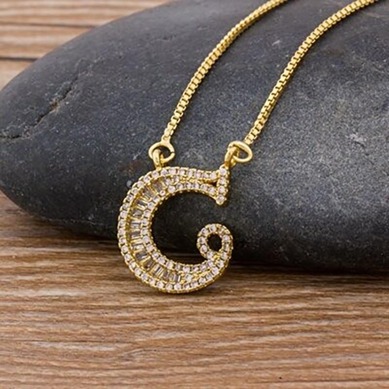 Personalisierte Halskette mit Zirkonia-Anfangsbuchstaben A-Z