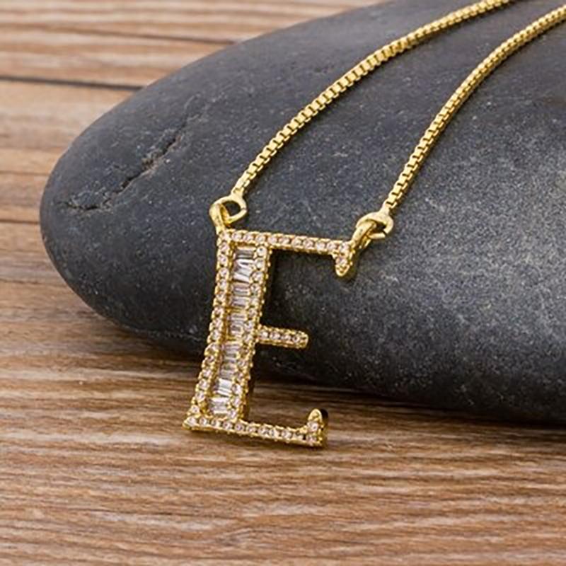 Personalisierte Halskette mit Zirkonia-Anfangsbuchstaben A-Z