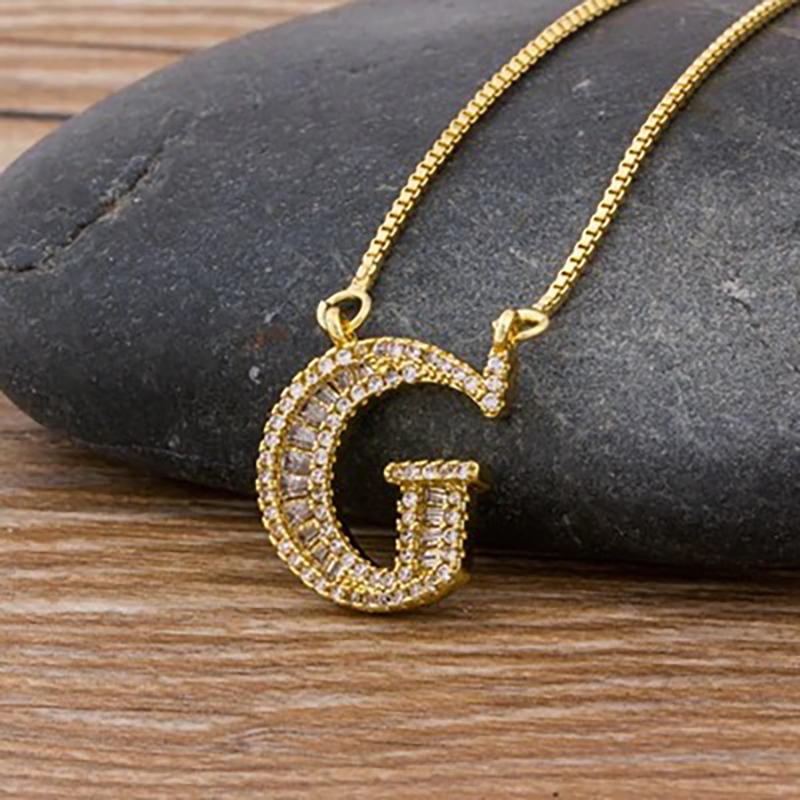 Personalisierte Halskette mit Zirkonia-Anfangsbuchstaben A-Z