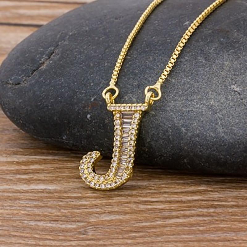 Personalisierte Halskette mit Zirkonia-Anfangsbuchstaben A-Z