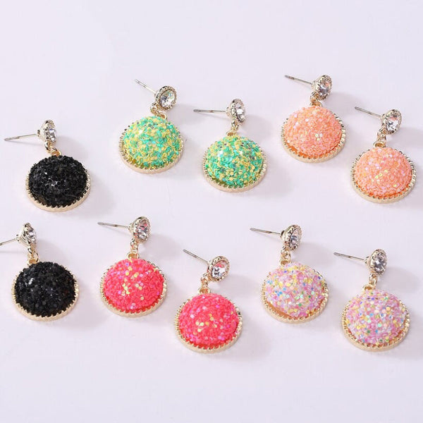 Süße Ohrstecker mit bonbonfarbenen Strasssteinen