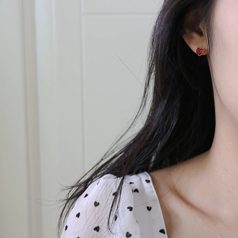 Niedliche kleine rote Zirkon Love Heart Ohrstecker