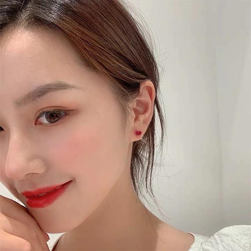 Süße asymmetrische Ohrringe mit Teddybär und Herz