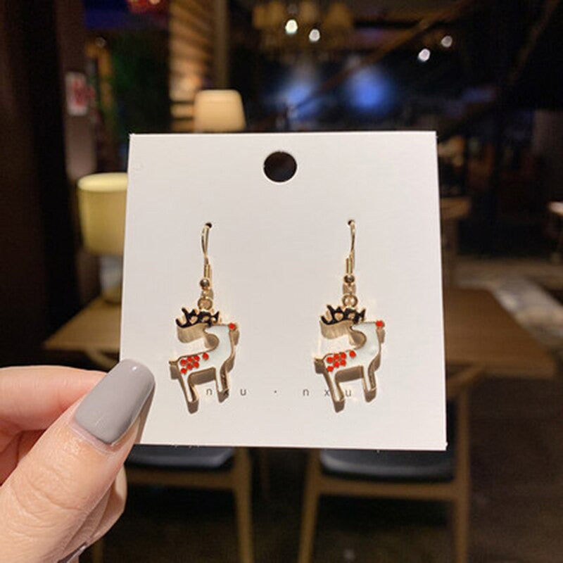 Süße und kleine Weihnachtsohrring-Kollektion