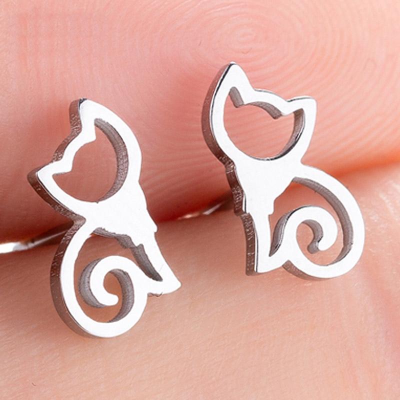 Niedliche und schlichte kleine Ohrstecker