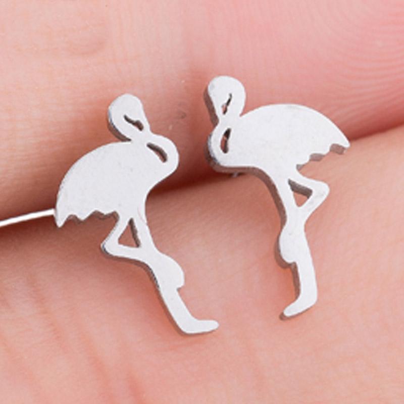 Niedliche und schlichte kleine Ohrstecker