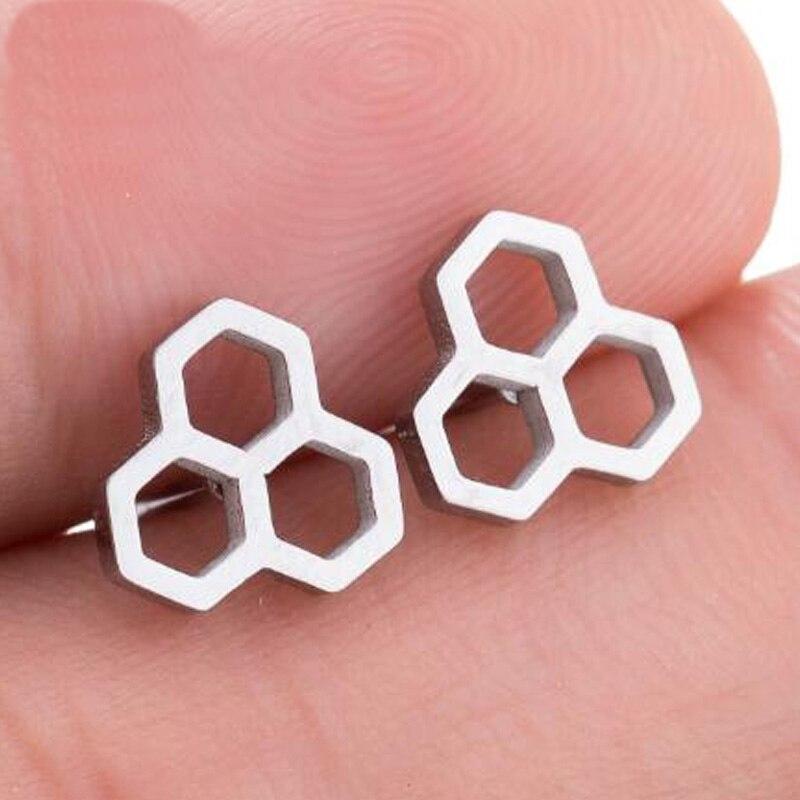 Niedliche und schlichte kleine Ohrstecker