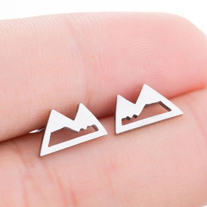 Niedliche und schlichte kleine Ohrstecker