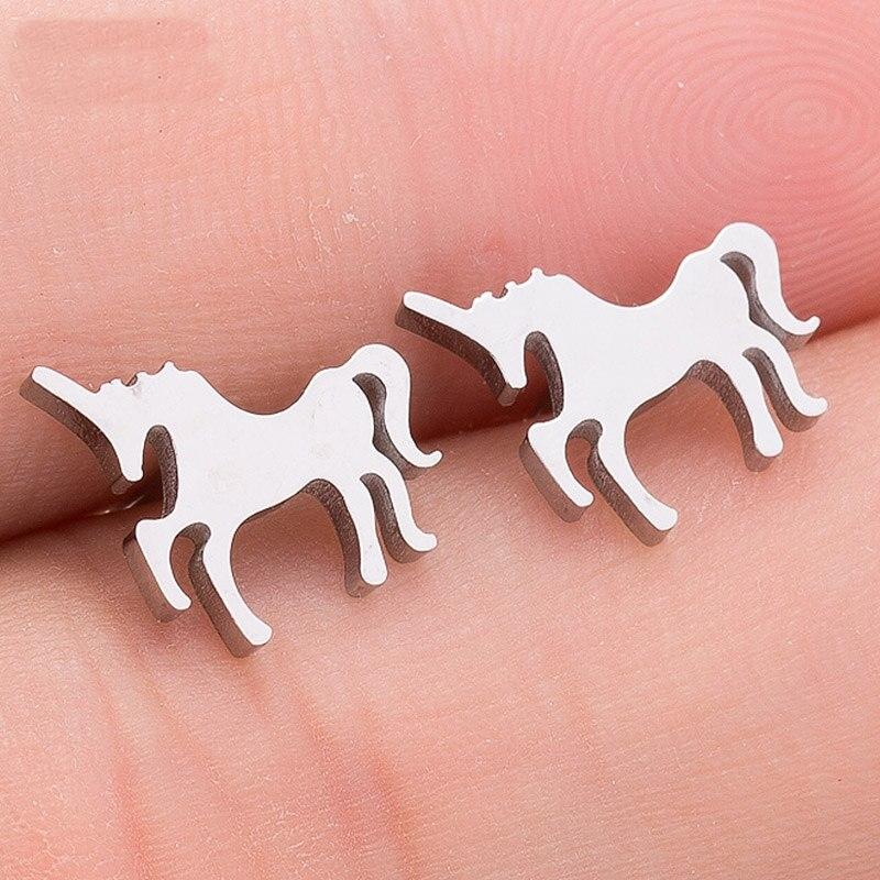 Niedliche und schlichte kleine Ohrstecker