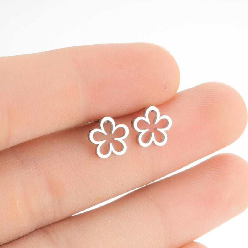 Niedliche kleine Ohrstecker mit Lotusblüte aus Edelstahl