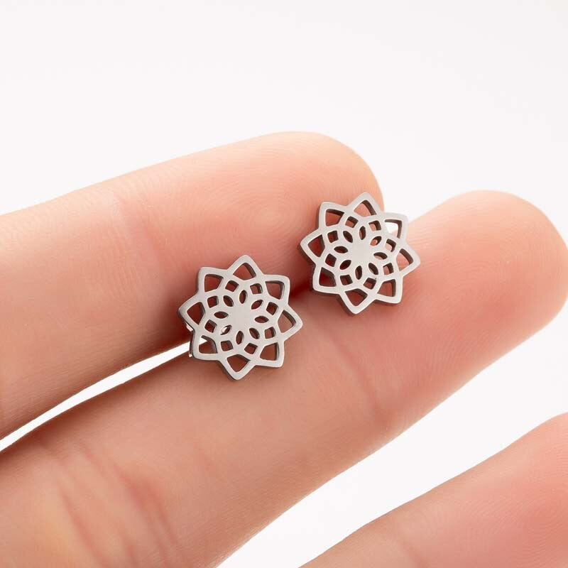 Niedliche kleine Ohrstecker mit Lotusblüte aus Edelstahl